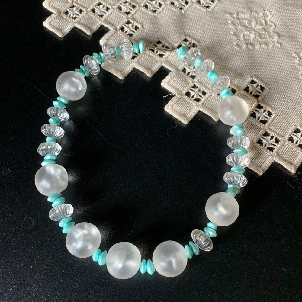 3/10$ Vintage necklace chocker